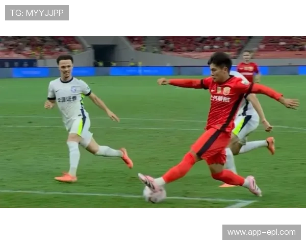 埃斯图皮尼安边路防守失位,布里奇吉两次助攻穿裆 埃斯图皮尼安边路防守失位,布里奇吉两次助攻穿裆